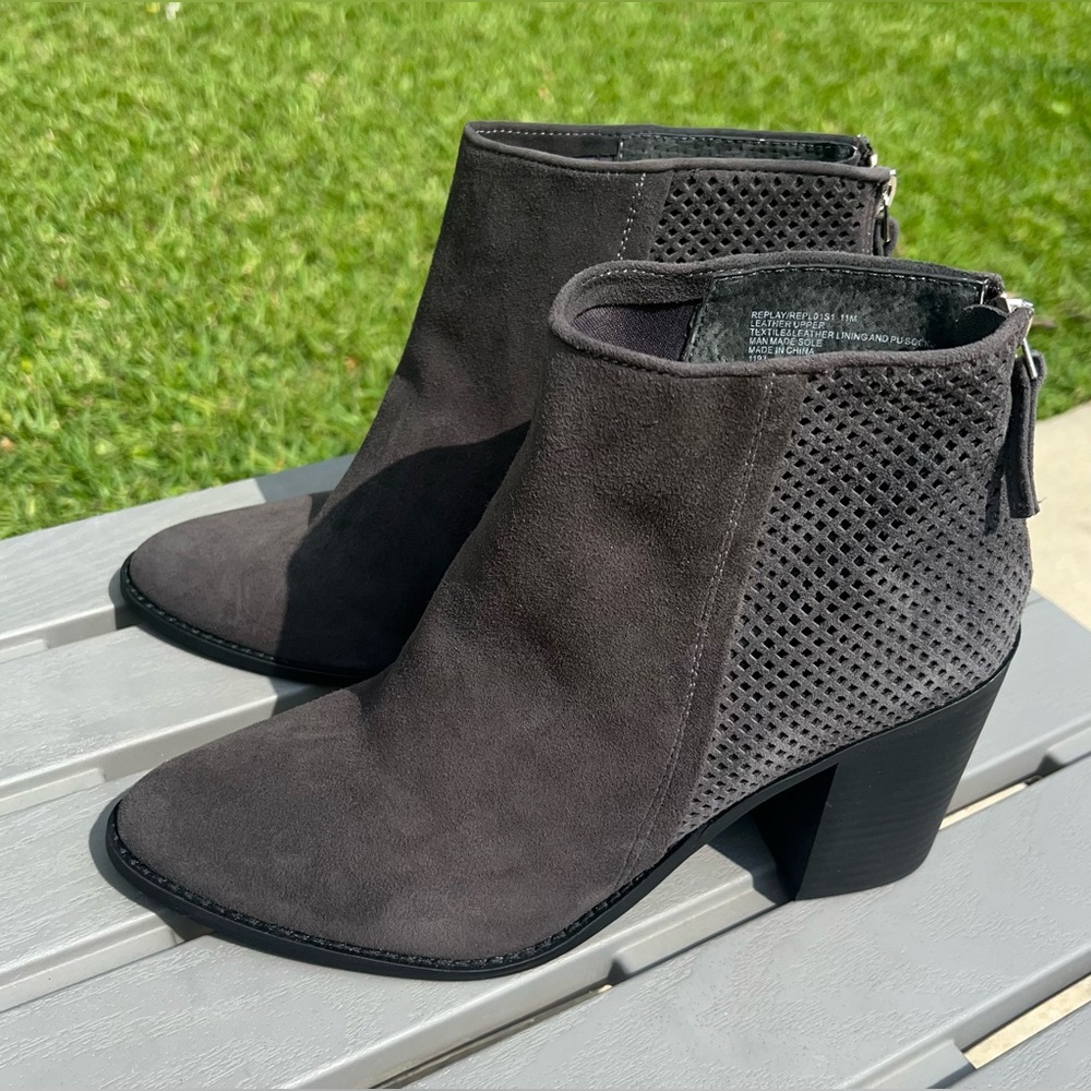 Steve Madden Women’s Gray Suede Replay Ankle Heeled Booties! Size 11.